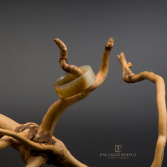 Кольцо прямое, матовое. Медовый нефрит