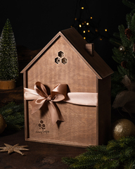 Подарочный набор сладостей в деревянном ящике в форме 