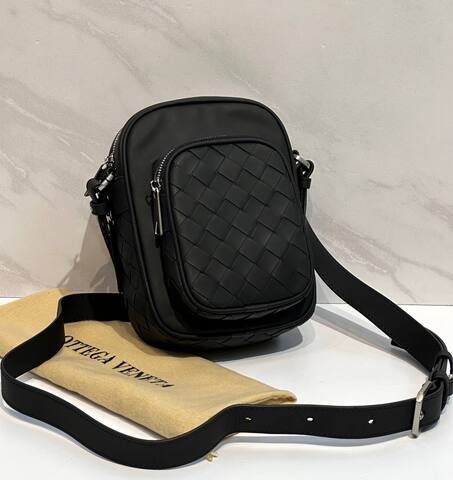 Сумка Bottega Veneta через плечо