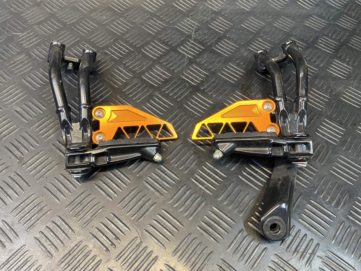 Подножки пассажирские KTM 250 Duke 2020 - купить по выгодной цене ...