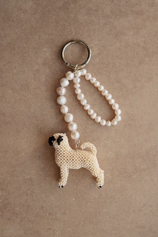 Брелок Мопс, бисер и речной жемчуг