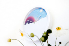 Часы настенные day and night с цветным циферблатом