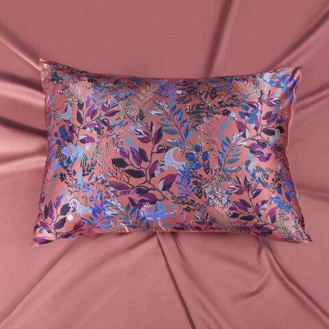 Наволочка 50x70 Mollen Таинственный лес вишнёво-ягодная шелковая