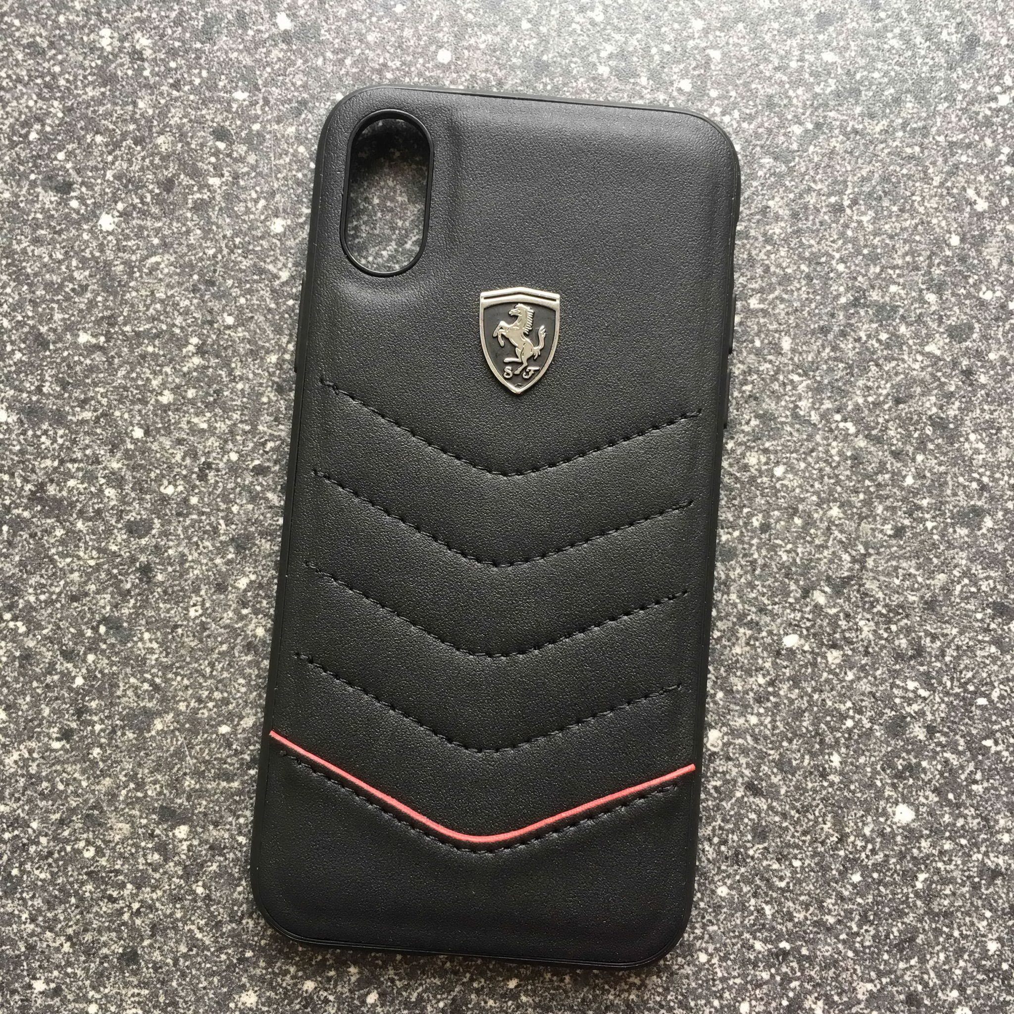 Кожаный чехол Ferrari для iPhone Xs Max: Черный