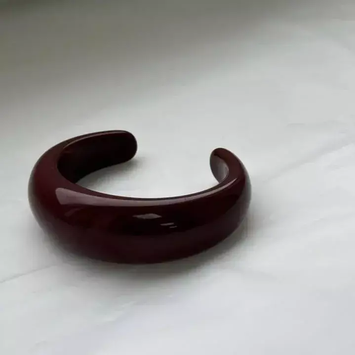 Браслет из смолы полукруг