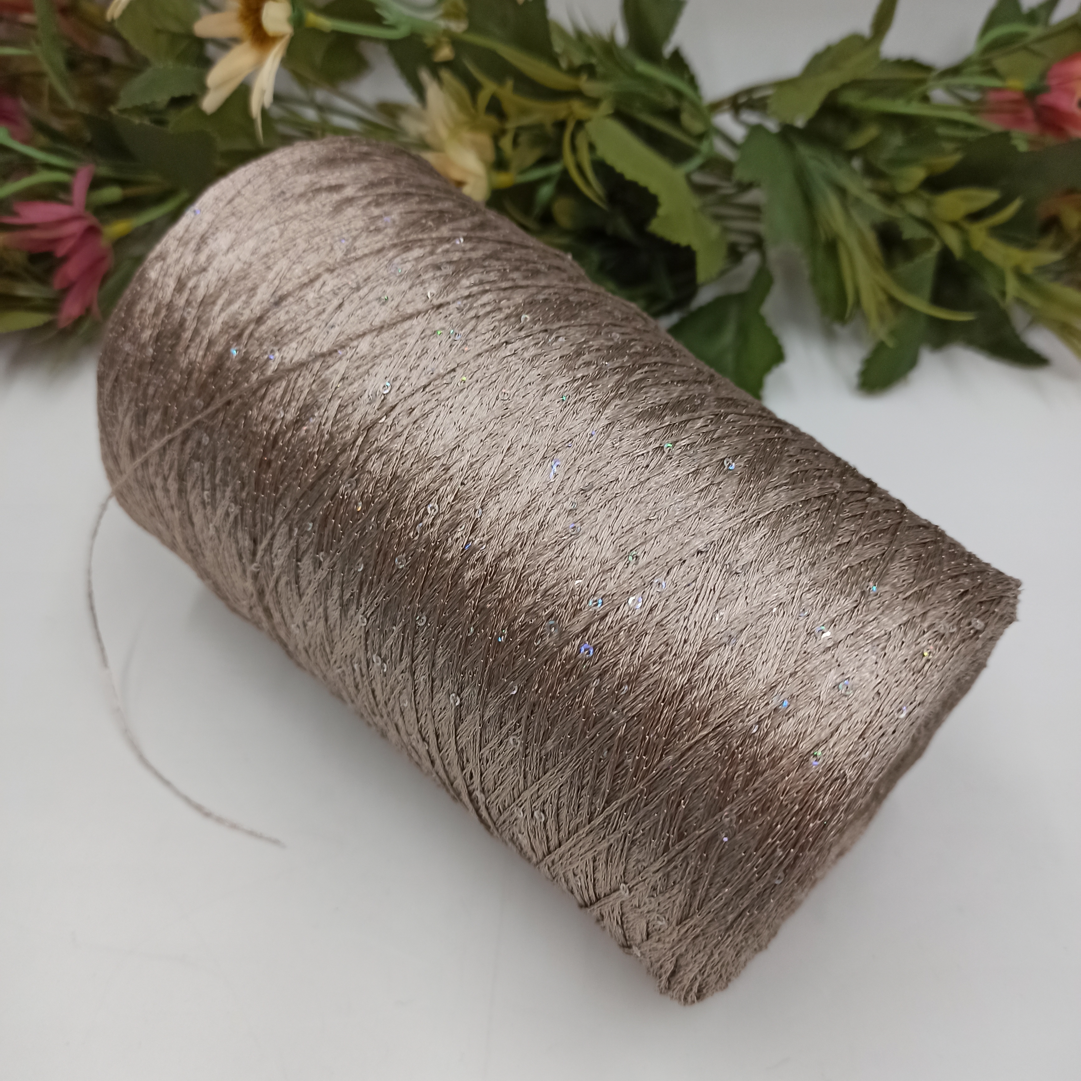 Пайетки на полиамиде 022 бежевая основа, галографическая пайетка