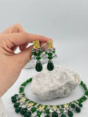 Комплект украшений колье + серьги c изумрудными камнями в стиле GRAFF
