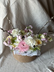 Композиция в плетеной корзине-размер M