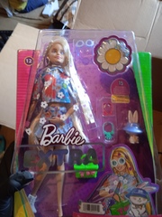 Барби Экстра 12 в Цветочном Стиле Блондика с Сердечками на Локонах