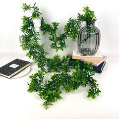 Лиана Брусничника, искусственная зелень, цвет зеленый, около 70 лапок, 180 см., 1 шт.