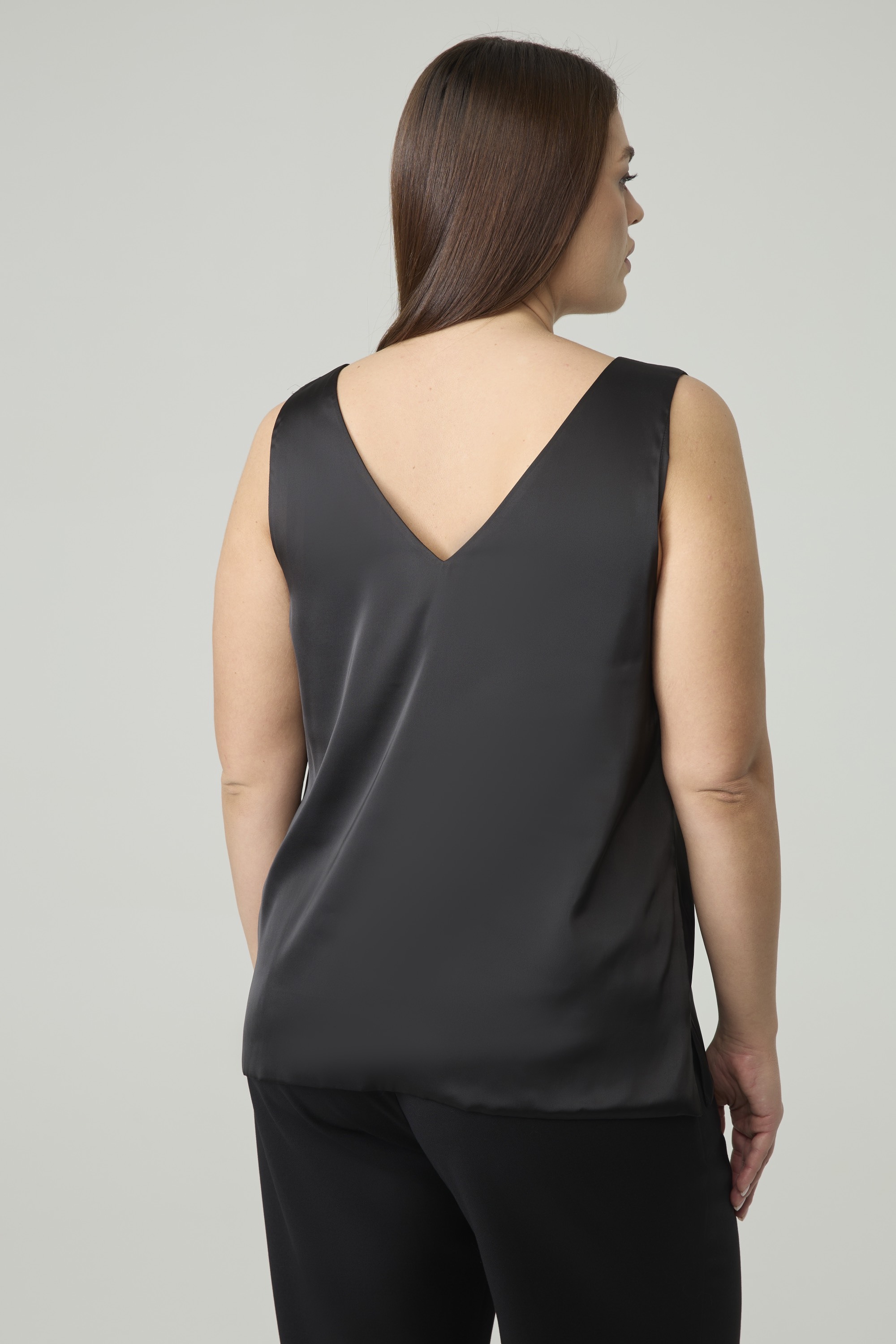 Топ двухслойный на широких бретелях, черный