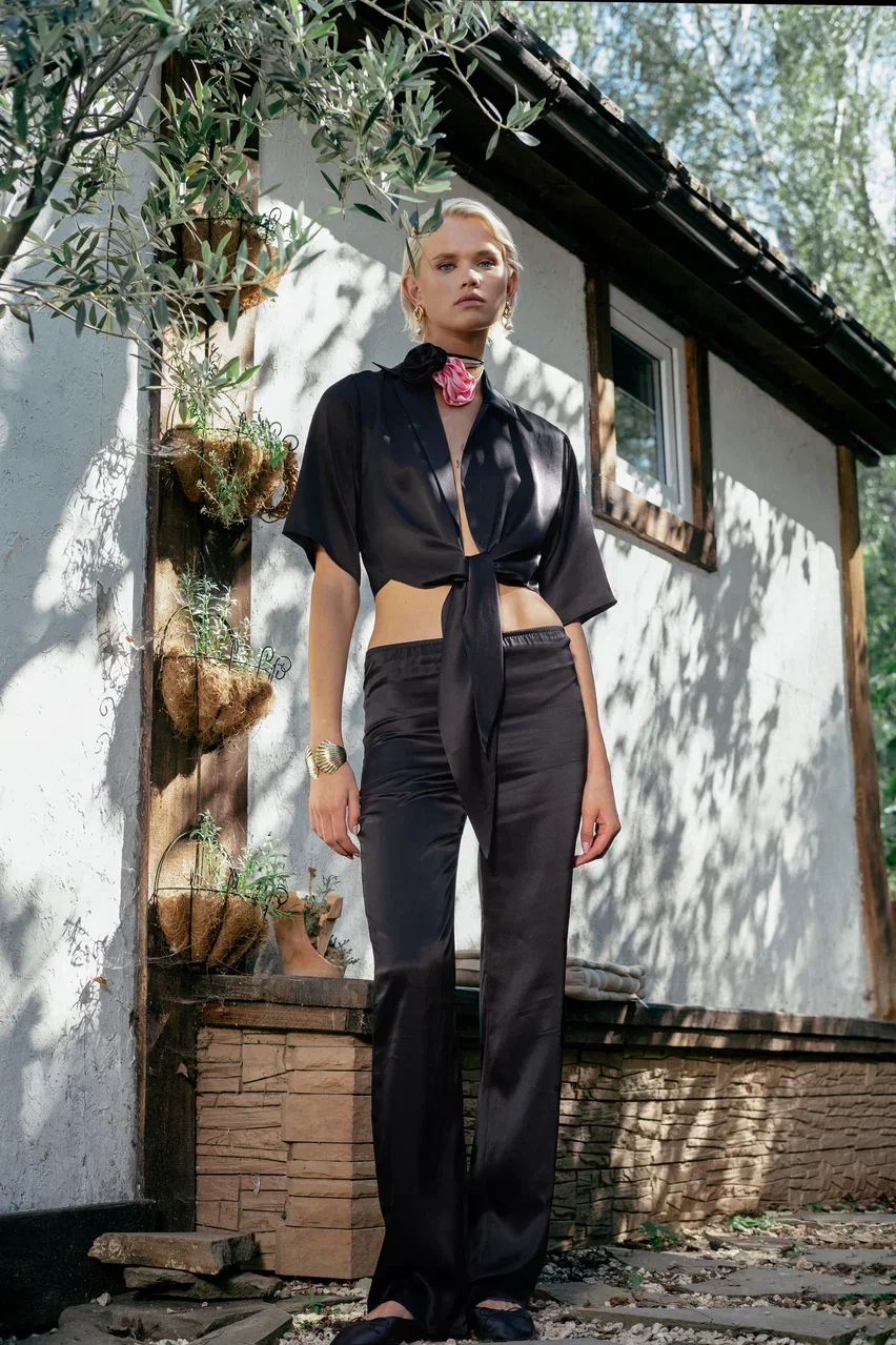 Костюм из натурального шелка, Черный