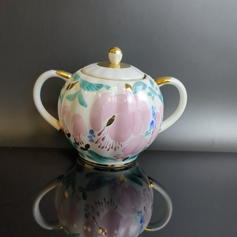 Сахарница фарфоровая из сервиза "Тюльпаны", автор формы С.Е. Яковлева, автор рисунка Л.И. Григорьева, роспись, ЛФЗ, винтаж СССР 1970-1990 гг