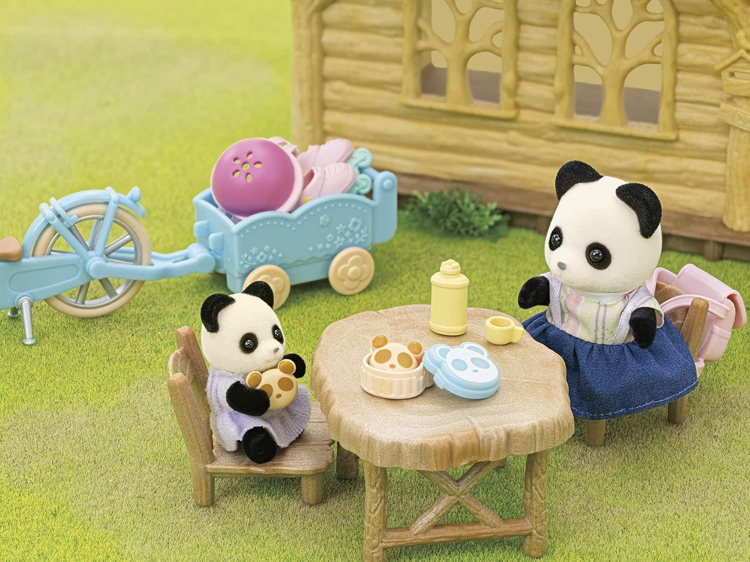 Игровой набор Sylvanian Families - Панда с велосипедом и роликами -  Сильвания Фэмили 5652 купить в Москве | Доставка по России.