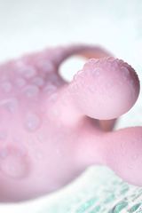 Нежно-розовый набор VITA: вибропуля и вибронасадка на палец - 