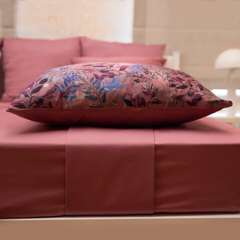 Наволочка 50x70 Mollen Таинственный лес вишнёво-ягодная шелковая