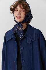 Косынка из шелка синяя в горошек