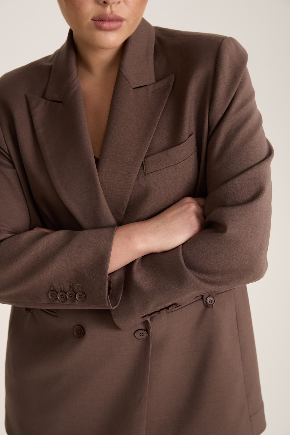 Жакет двубортный с имитацией пояса, мокко