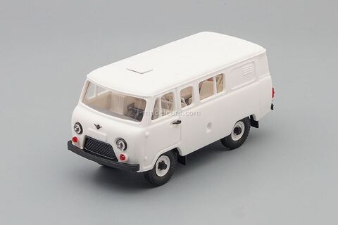 UAZ-39099 Crew Van white Agat Mossar Tantal 1:43