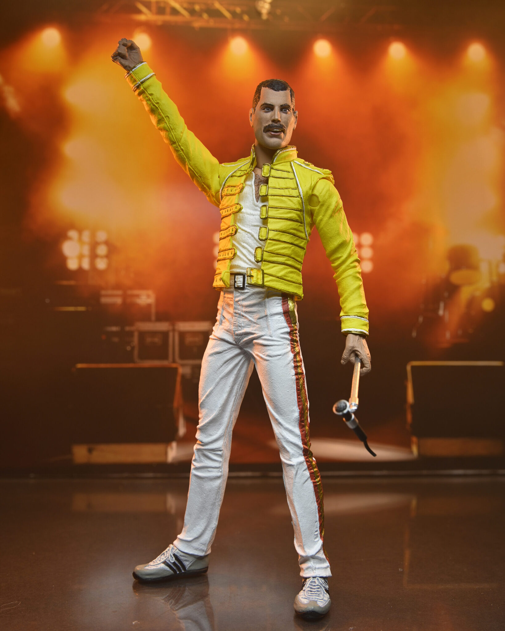 Фигурка Фредди Меркьюри: купить игрушку коллекционную Freddie Mercury  Yellow Jacket в интернет магазине Toyszone.ru