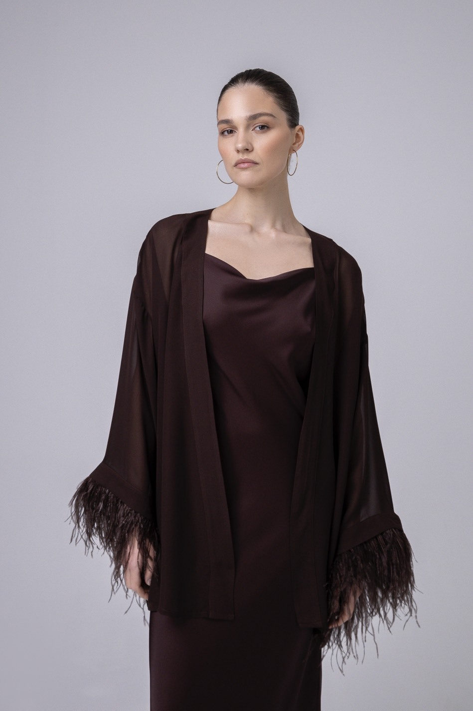 Накидка из шифона с перьями, горький шоколад
