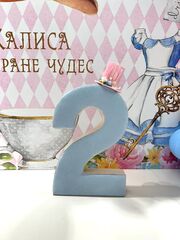 Цифра в шляпке "Алиса в стране чудес"