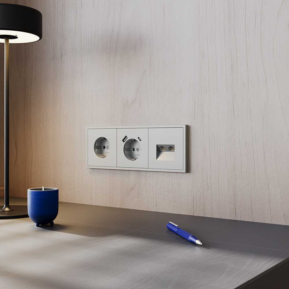 Розетка встраиваемая Voltum S70 с заземлением и защитными шторками, 16А, с USB, A+С, (сталь) VLS040505