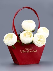 Сумка для цветов влагостойкая, Тиснение «Самой прекрасной», красная, 23*15*9 см (Д*В*Ш), 1 шт.