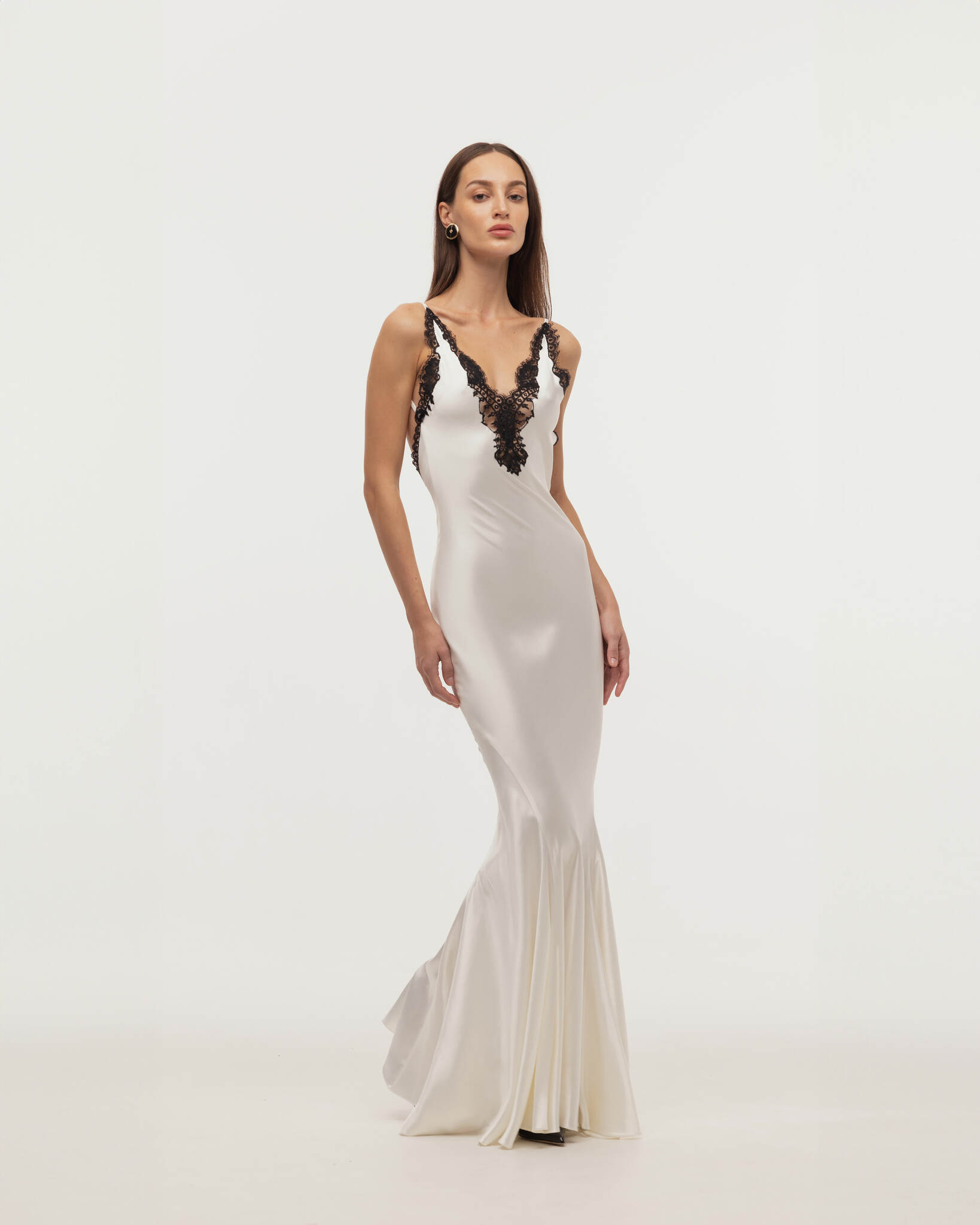 Платье коктейльное с кружевом