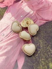 Пуговицы Сердечки бархатные молочные