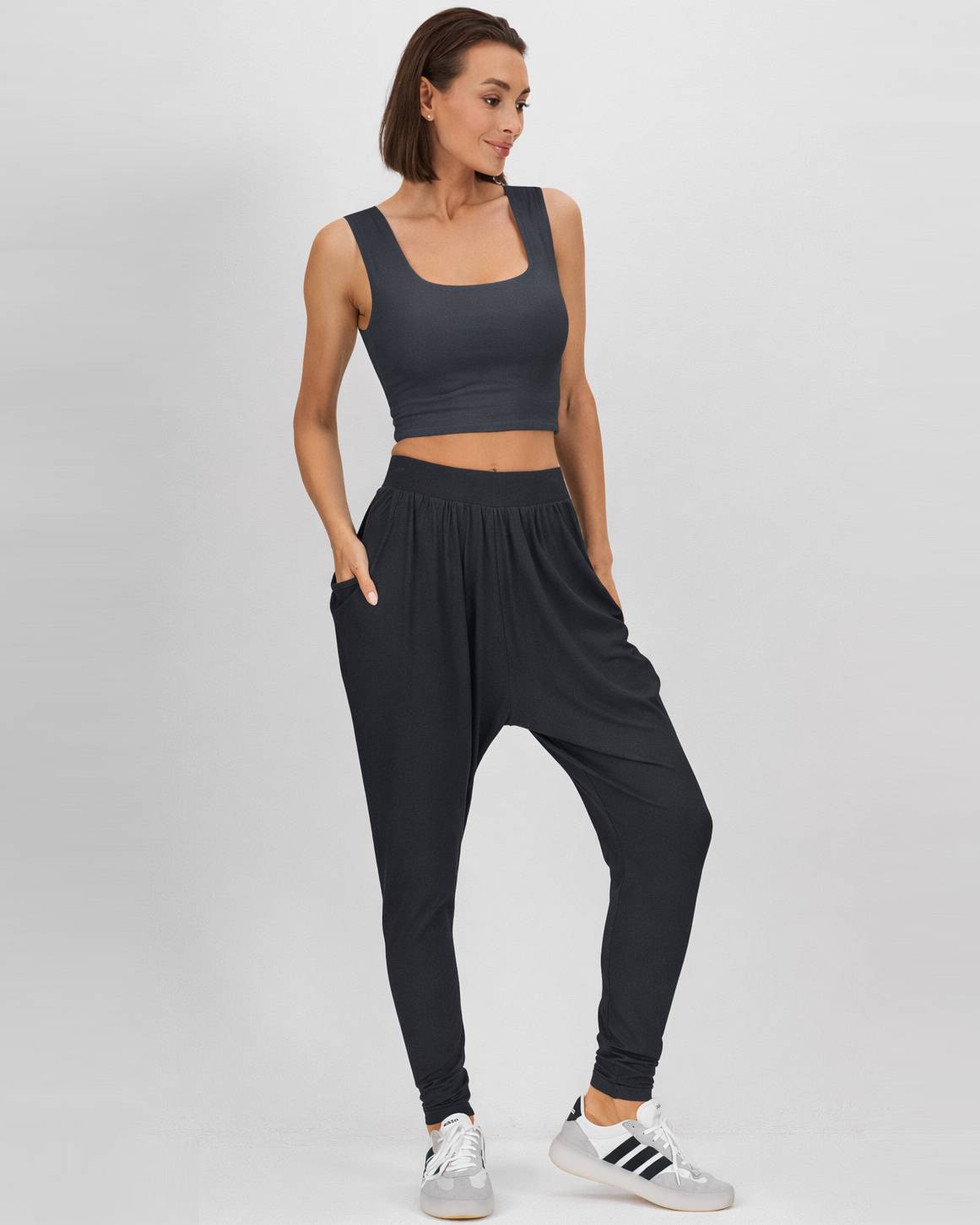 темно-серый