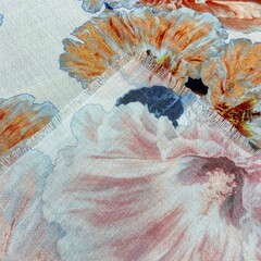 Платок из шерсти  крупные цветы на молочном фоне 88*88 арт.П10