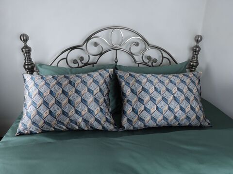 Наволочка 50x70 Mollen Дельта Невы ежевично-черная шелковая