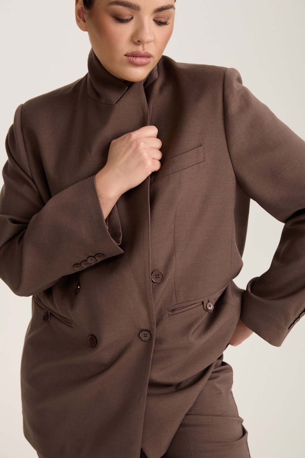 Жакет двубортный с имитацией пояса, мокко