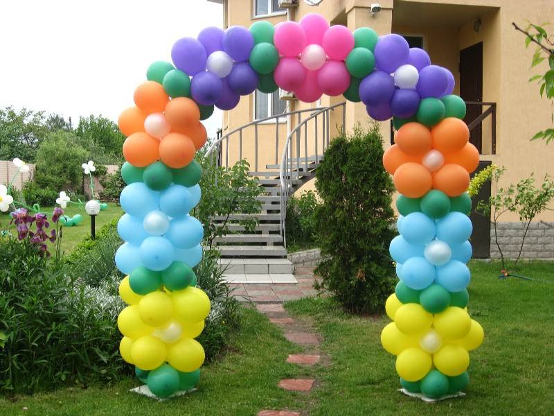 Гирлянда из шаров с цветами