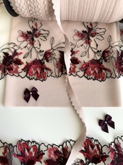 Вышивка на сетке бежевая/слива (левая) 14 см