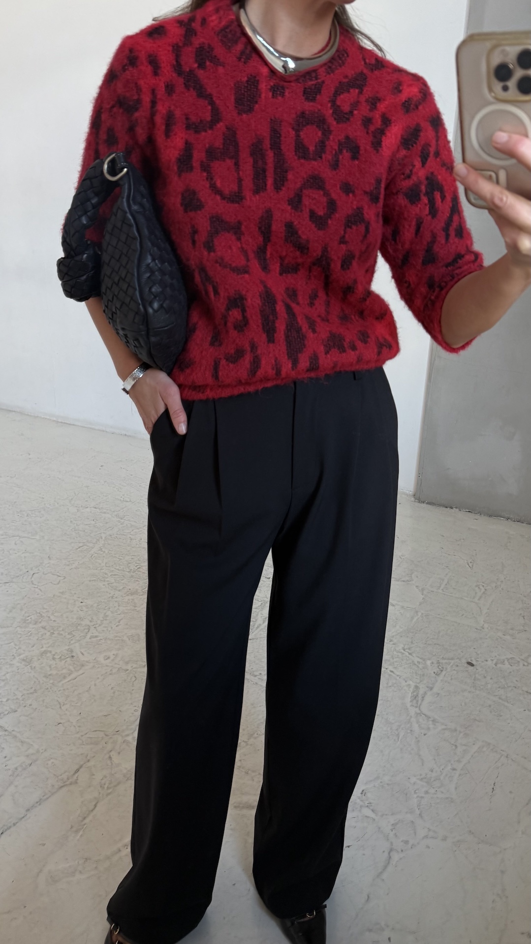 Брюки с умеренными защипами