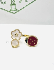 kolco-razemnoe-bozhya-korovka-s-ehmalyu-dva-motiva