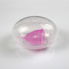 Менструальная чаша Heony pink в боксе для хранения