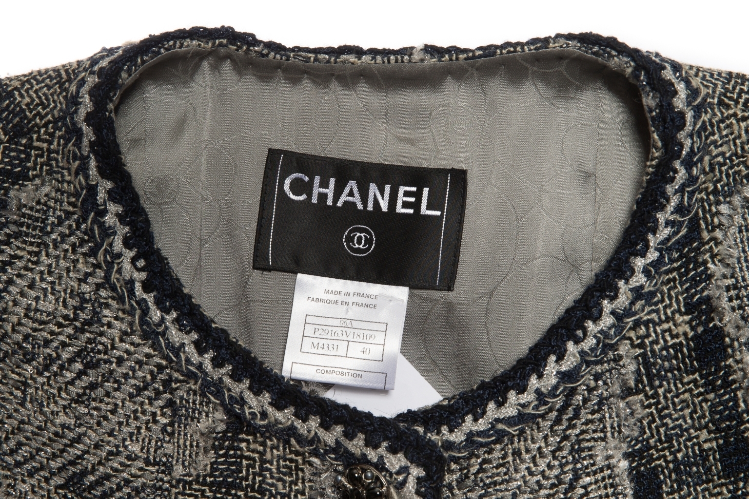 Изысканный жакет из твида от Chanel, 40 размер.