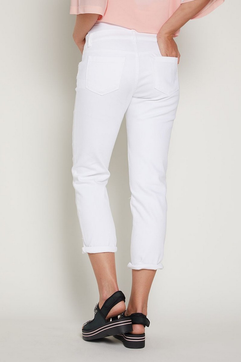 Фото джинсы для беременных GEBE, укороченные, свободные, рваные элементы, широкий бандаж от магазина СкороМама, белый, размеры.