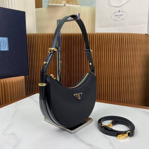 Сумка на плечо Prada Arqué с логотипом