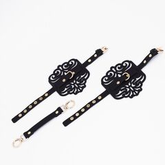 Черный фигурные оковы с золотистой фурнитурой