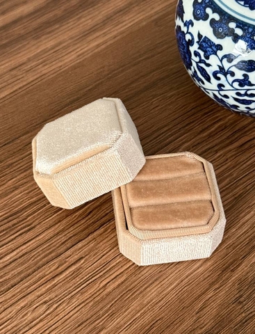 Подарочная коробка/футляр шампань для кольца/набора украшений