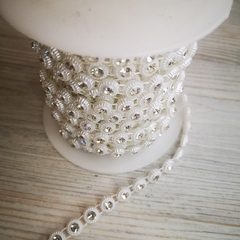 Полубусины на леске со стразами 