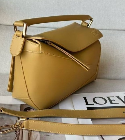 Сумка Loewe Puzzle Edge bag in classic calfskin