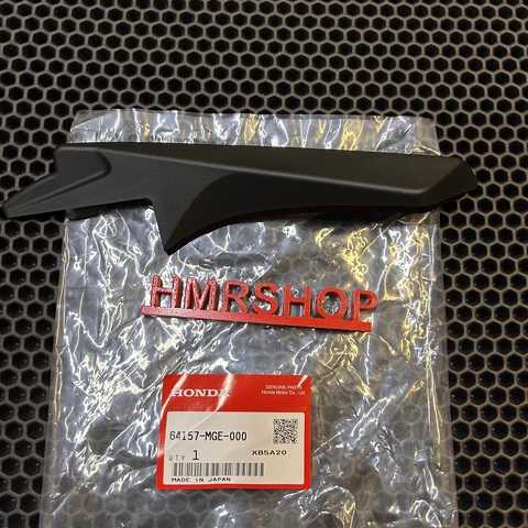 Honda Накладка стекла VFR 1200 F FD правая 64157-MGE-000