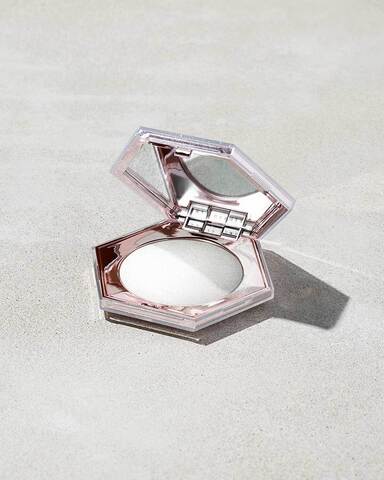 Хайлайтер Fenty Beauty Diamond Bomb How Many Carats 01