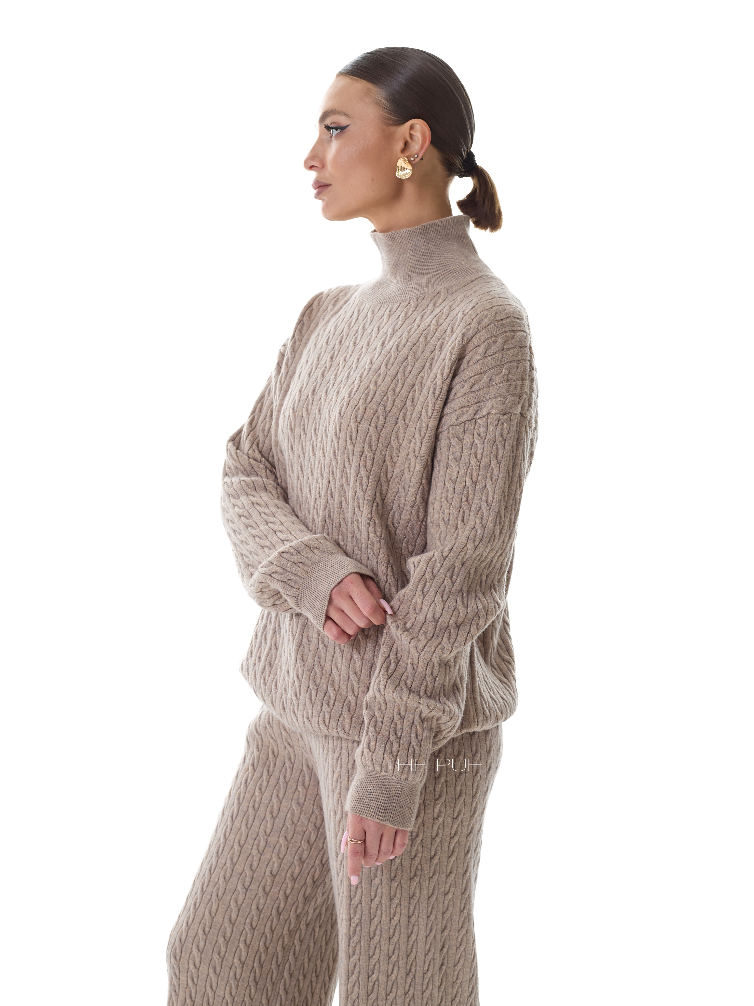 Трикотажный костюм цвета капучино в косичку