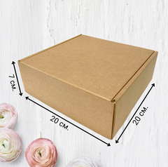 Коробка для пирогов и подарков без окна 20х20х7 крафт